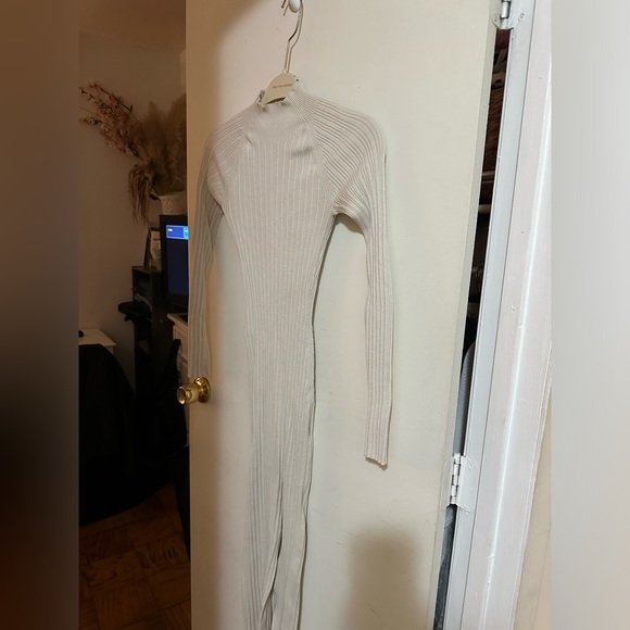 Aritzia white long sleeve dress - size small - Picture 2 of 5